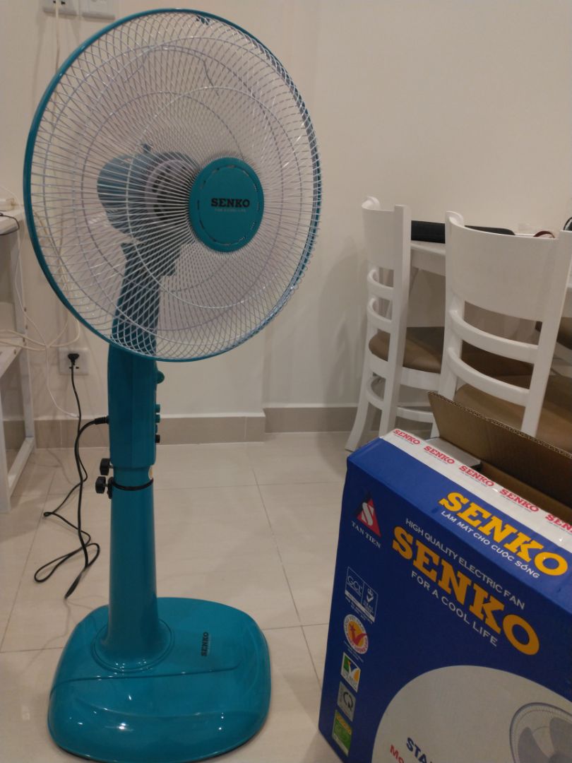 Quạt chạy êm, giá tốt. Do giao màu ngẫu nhiên, nhưng mình không thích màu cốm.