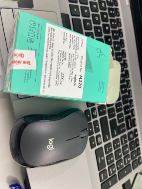 Chuột dùng ổn, giao đúng mã hàng. 
Tuy nhiên mình phải trả thêm tiền cước 242k so với số tiền mình thực trả trên app tiki 229k do khâu đóng gói bị nhầm, ghi người nhận phải trả tiền ship (Như hình mình chụp Của ViettelPost)