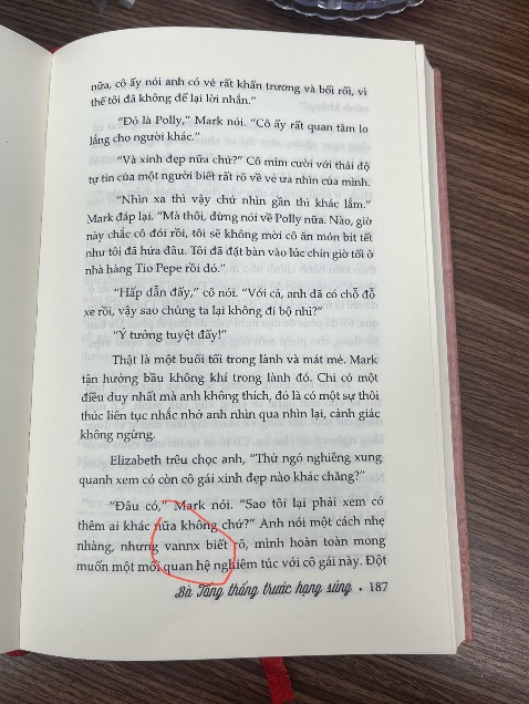 Đây là lần thứ 2 mình đọc sách của Bách Việt và cũng là lần thứ 2 sách in ấn sai chính tả. Quyển trước đó là Đứa con gái hoang đàng. Đây là 3 lỗi mình bắt gặp khi đọc đến gần 1/2 quyển sách.