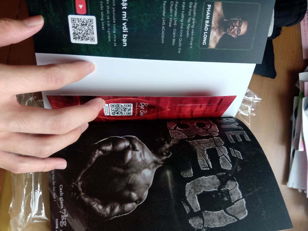 tuy đặt hàng lâu nhưng đóng gói và vận chuyển okay. Sách được đóng gói cẩn thận, xem qua vài phần của cuốn sách có hình ảnh minh hoạ đẹp, chữ to rõ. Hi vọng cuốn sách sẽ còm nhiều điều để khám phá thêm trong khi đọc. cảm ơn tiki và anh phan bảo long nhé tuy đặt hàng lâu nhưng đóng gói và vận chuyển okay. Sách được đóng gói cẩn thận, xem qua vài phần của cuốn sách có hình ảnh minh hoạ đẹp, chữ to rõ. Hi vọng cuốn sách sẽ còm nhiều điều để khám phá thêm trong khi đọc. cảm ơn tiki và anh phan bảo long nhé