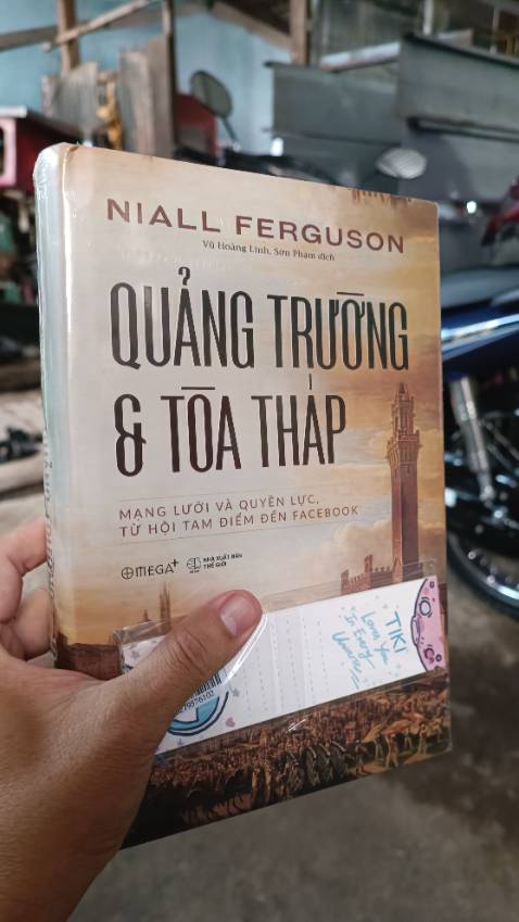Sách bìa cứng, nhiều thông tin mới lạ, hấp dẫn.