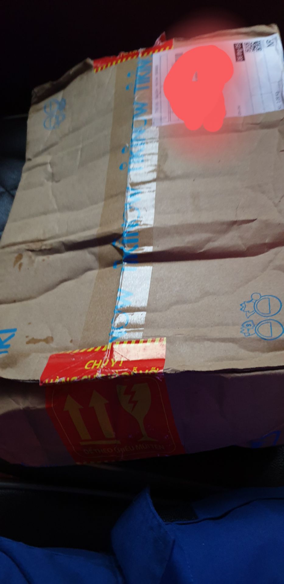 Sản phẩm dùng tốt, nhưng khâu giao hàng của tiki quá tệ. Ngồi vỏ bọc ghi là hàng cực kì dễ vỡ mà hàng được giao với tình trạng bên ngoài móp méo ( như hình đính kèm), cũng may k bị vỡ sản phẩm ở bên trong. Vì vậy chỉ cho 3 sao thôi.