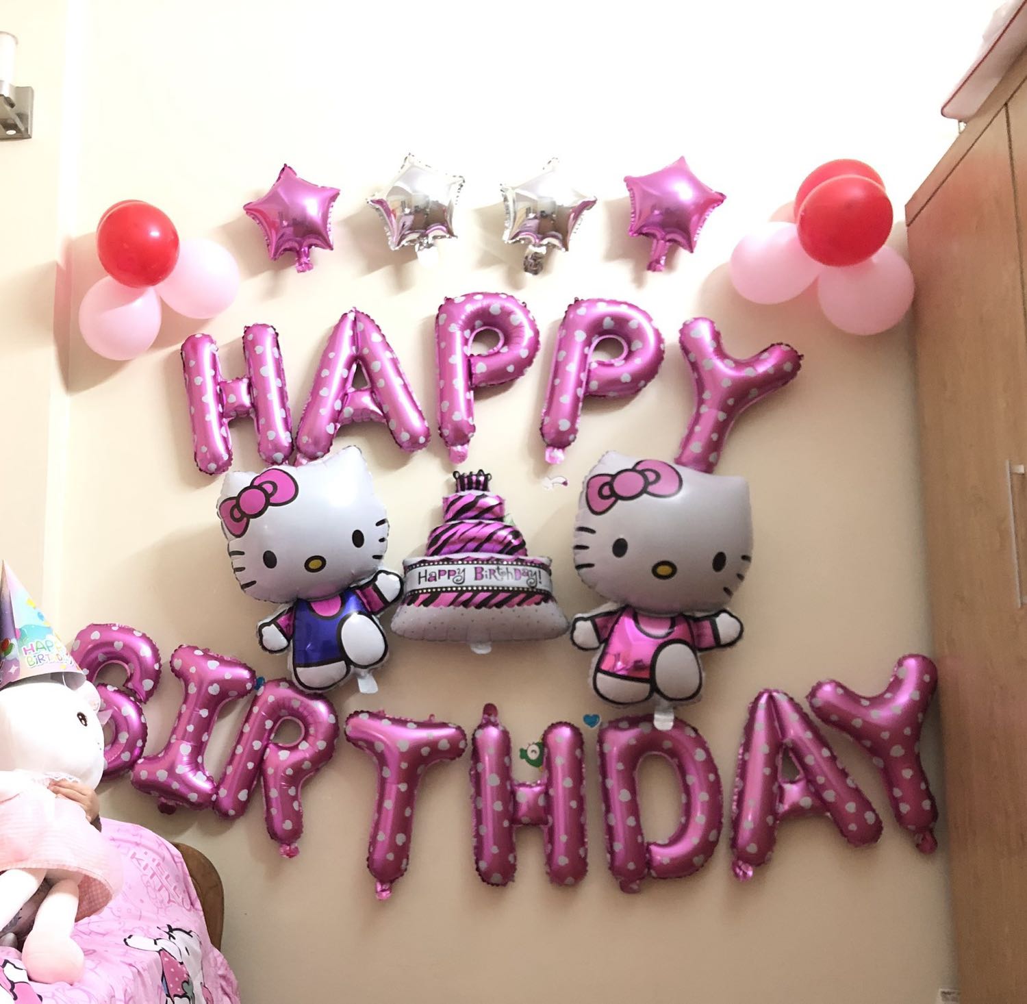 Set đẹp, dễ trang trí, màu sắc dễ thương, đầy đủ dụng cụ bơm bóng, băng dính các kiểu!
Nhìn chung khá ok và hài lòng!