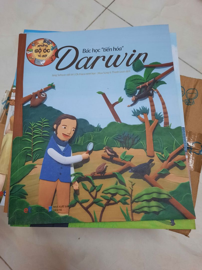 Sách giấy tốt, hình vẽ, màu sắc đẹp, nội dung rất phù hợp cho trẻ đọc. Chỉ có bìa sách bị quăn góc nhìn ko được mới lắm thôi.