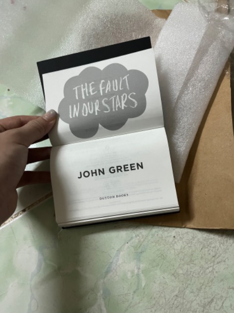 mua vì quyển sách nhỏ gọn 🥹