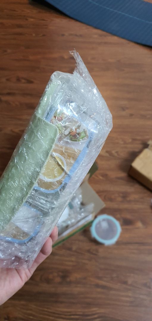 hàng giao tới bị vỡ mình nhắn tin lại hỏi shop cách xử lý nhưng ko đc phản hồi. vẫn biết có thể lỗi do ship nhưng ít ra cũng nên cho mình 1 lời giải thích chứ.