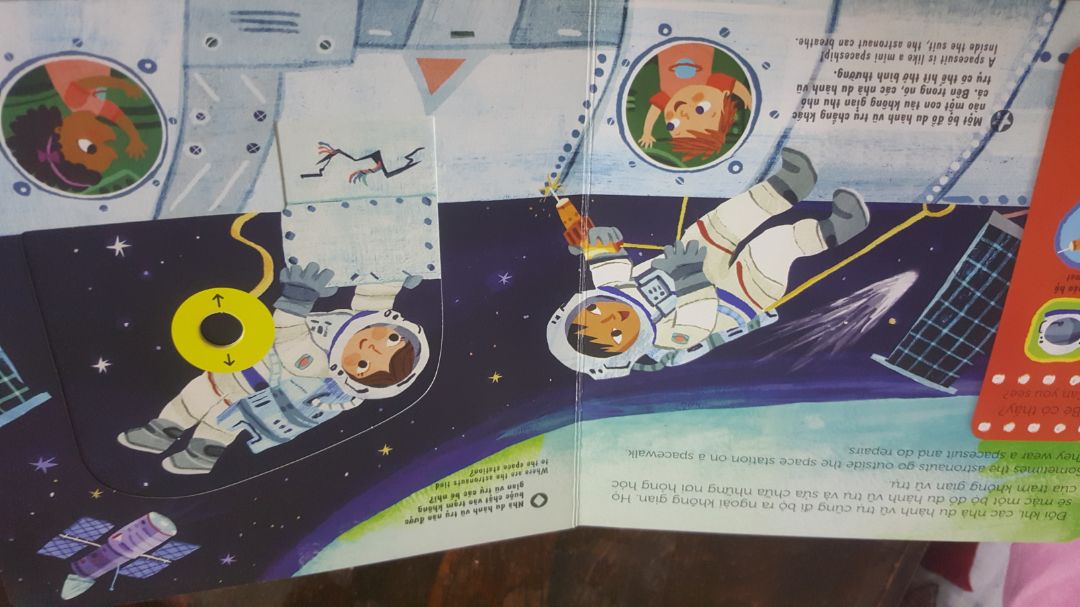 sách còn mới, dày đẹp, in màu, thiết kế dễ thương hết sức. Nội dung hay.