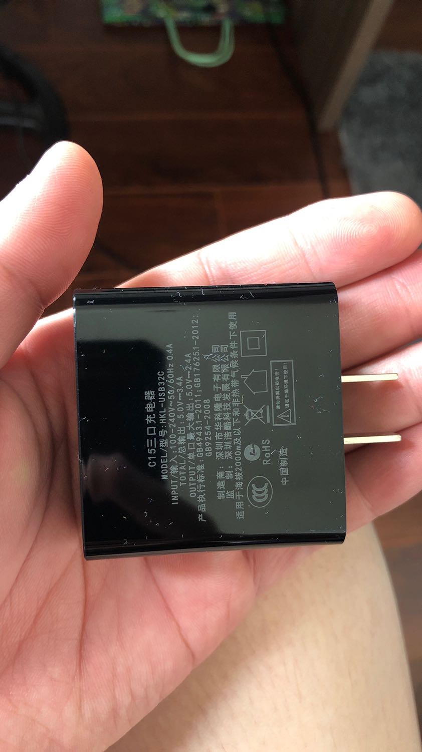 Cảm thấy hài lòng, nhỏ gọn, tiện dụng đi đâu xài cũng được.