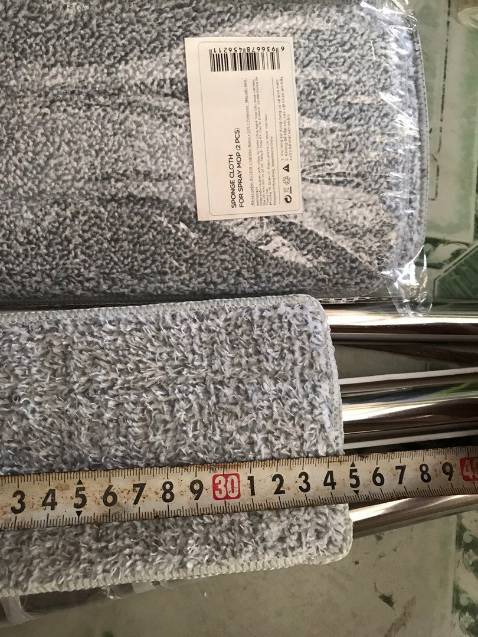 Trước nhà mình hay xài cái bộ lau nhà gia dụng bình thường ấy cứ phải dùng tay vắt rất là bất tiện luôn, vừa bẩn tay mà lại vất vả. Tham khảo mãi mới quyết định mua sản phẩmn này, tuy đã xem rất kỹ nhưng cũng khá bất ngờ về chất lượng :o khi dựng đứng cái là phần bông lau tự động gấp gọn lên rát hay. Gọn gàng và tiện lợi, bông lau mềm mịn bản lau to nên lau rất nhanh chóng. 1 sự lựa chọn đúng đắn, cảm ơn shop