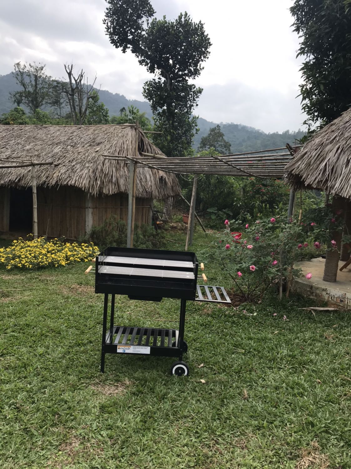 Hàng đóng gói cẩn thận, bếp chắc chắn. Tuy nhiên nếu các chi tiết bếp được đánh số rõ ràng ( theo số trên sách hướng dẫn) sẽ giúp người mua lắp nhanh hơn.