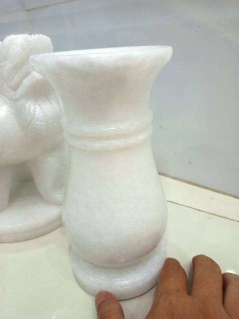 Sản phẩm đá 100%. Điêu khắc rất tỉ mỉ. Shop đóng gói rất kỹ, bọc chống sốc rất dày, nên không bị sứt mẻ gì. Cảm ơn shop nhiều nha