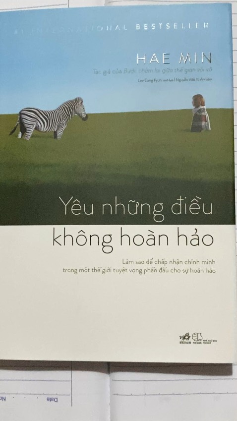 Giá rẻ mà chất lượng đỉnh lắm luôn ạ. Sách in màu, chất lượng in ấn rõ ràng. Nội dung sách còn đỉnh nữa. Đóng gói cẩn thận nên sách không vấn đề gì. Giao hàng nhanh lắm ạ