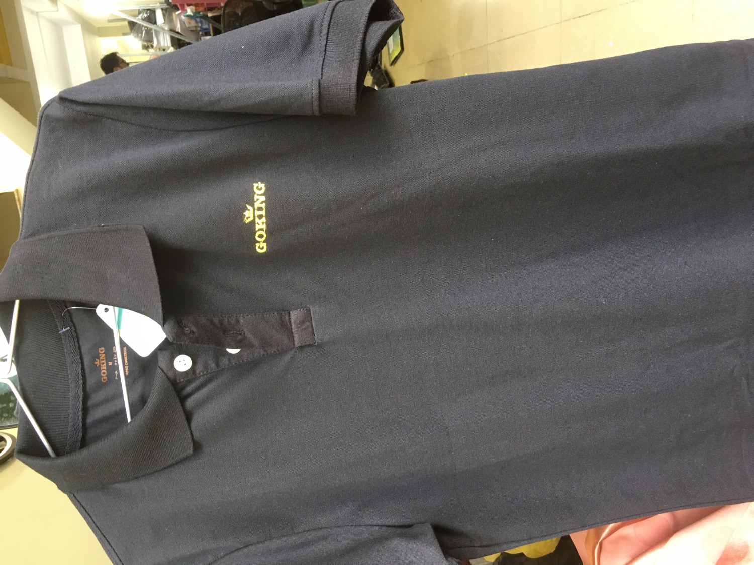 áo thun polo của shop vải da cá, form áo mặc lên đẹp lắm, giá cả cũng hợp lý, mình mặc đi công việc nhìn lịch sự, giao hàng nhanh chóng, cho shop 5 sao