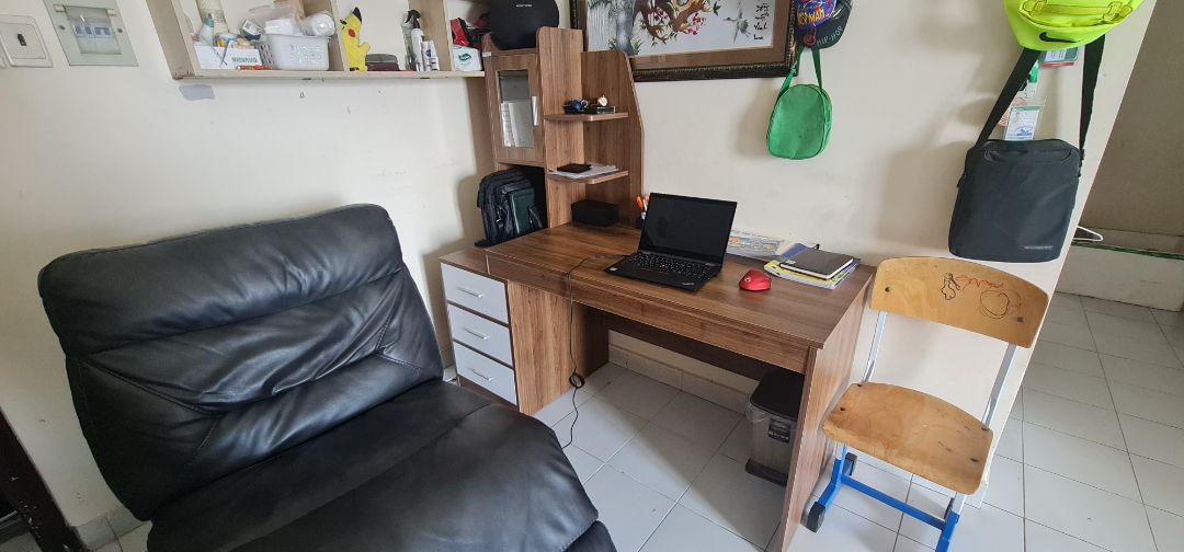 sp đẹp nhưng chất lượng phụ kiện (ray trượt, bản lề cửa) sử dụng không tương xứng với mức giá này. sp này 1 số cửa hàng ở Dạ Nam giá rẻ hơn rất nhiều. Nói chung tạm hài lòng về SP.