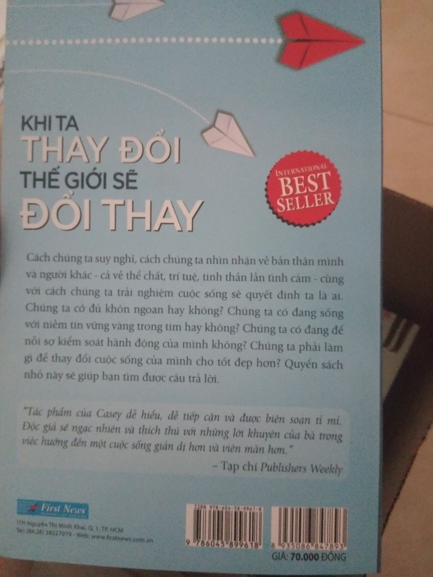 mình thật sự hơi thất vọng, sách không được bọc cẩn thận, nhưng giao hàng nhanh nên mình sẽ cho 4 sao