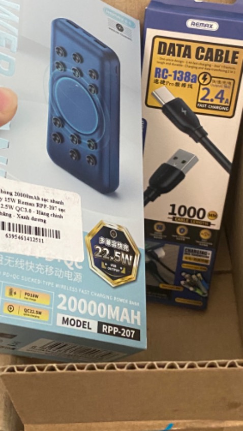 Nó nặng thật sự :)) , giao hàng nhanh, gói ok, pin thì chất lượng vỏ ko ok xíu thôi nói chung vừa túi tiền là ok rồi