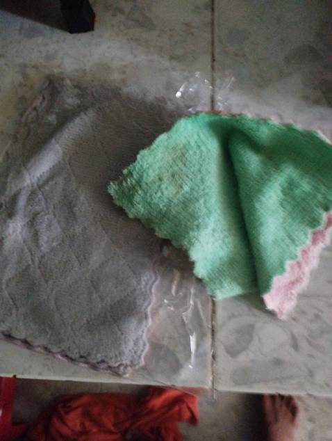 Thấm hút tốt..mềm mịn dễ sử dụng để lau bàn ghế bếp ko nên lau mặt ạ