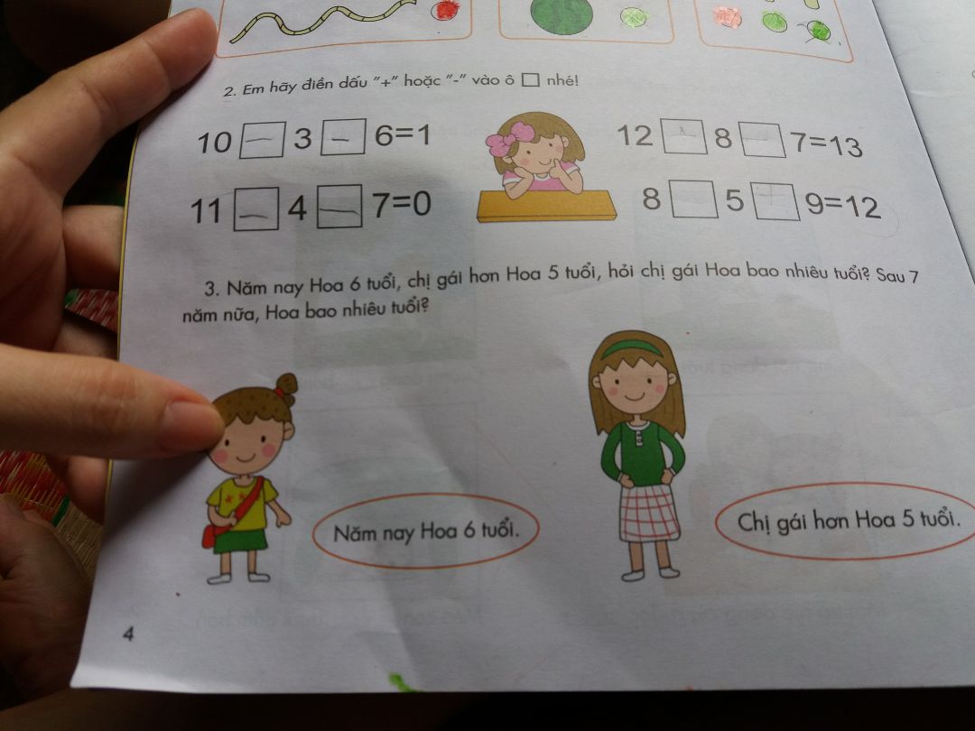 Quyển sách này có lẽ phù hợp với bé tốt nghiệp lớp 1 thì đúng hơn. 
Tôi suy nghĩ một đứa trẻ như con tôi đã tiếp cận toán từ 4 tuổi, đã đi học tại trung tâm toán tư duy A+. Bé có thể tự làm toán lớp 1 tập 1, nâng cao tập 1. nhưng đụng quyển này tôi thật sự rất bất ngờ với yêu cầu của lớp 1??? Đề ôn vào lớp 1 mà nội dung cứ như học hết lớp 1 rồi !!!
Lúc mua quyển này tôi không nghĩ tác giả đang ở trên mây như vậy. Và có lẽ tôi sẽ không mua sách của Nhà xuất bản này nữa@@
Hãy đăng nhận xét của tôi như 1 phần cam kết Tiki kinh doanh minh bạch. Cảm ơn Tiki