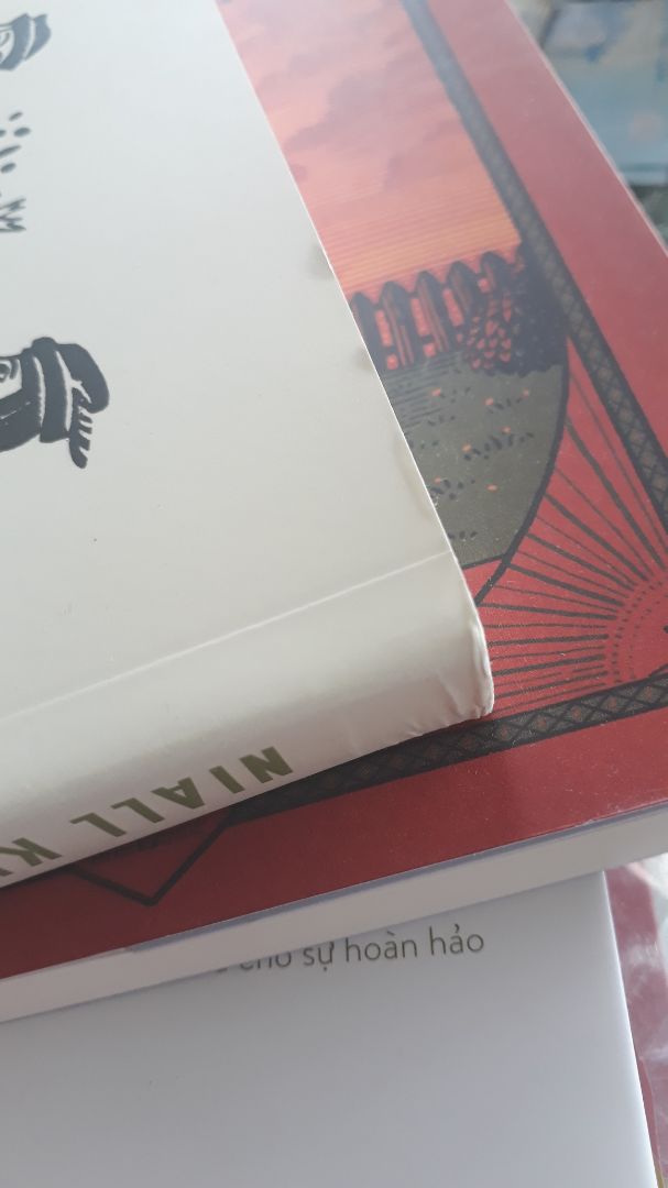 Giao hàng nhanh nhưng đóng gói còn khá sơ sài. Làm cho góc sách bị nhăn trông mất thẩm mỹ. Mong tiki cải thiện khả năng đóng gói. Nên cho vào một cái hộp riêng trước khi đóng gói chuyển đi