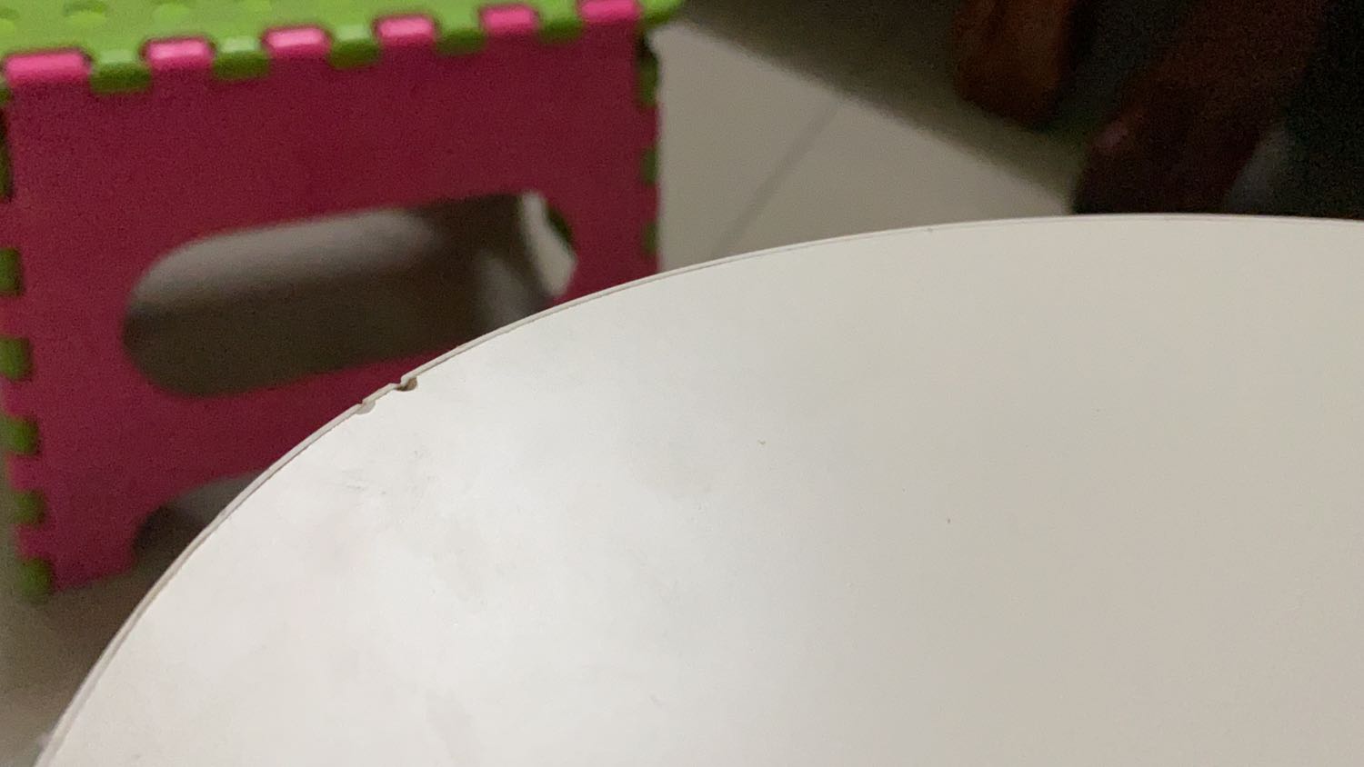 Sản phẩm ok, nhưng đóng gói sản phẩm sơ sài nên có lót bao xốp để tránh trầy xước, bàn của mình bị móp hẳn một miếng trông xấu hẳn đi. Shop nên cẩn thận hơn trong việc đóng gói, trải nghiệm k dc tốt…