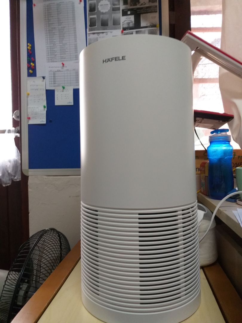 máy dùng êm, chạy có vẻ tốt ở phòng diện tích hẹp! khả năng khử mùi phòng có vẻ tốt! mọi ng mua nhớ mở nắp đáy máy, lấy nilon ra khỏi bộ lọc rồi hãng cắm và dùng nhé!