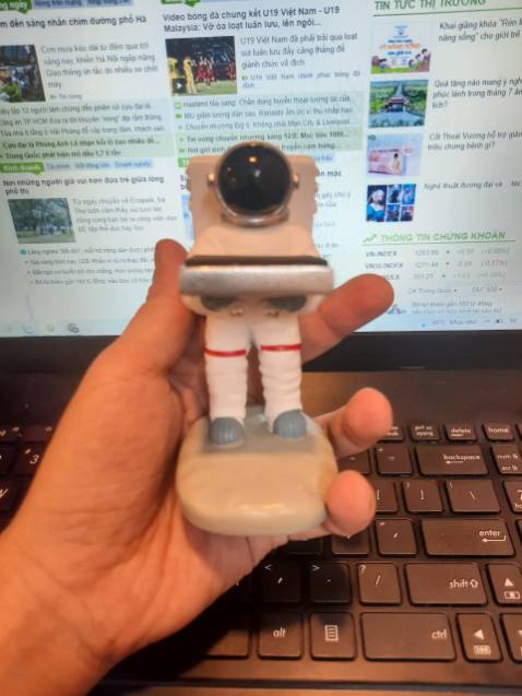 Giá đỡ đẹp, cầm nặng tay. Màu sơn cũng xinh rất ổn luôn. Sau sẽ mua thêm làm quà tặng