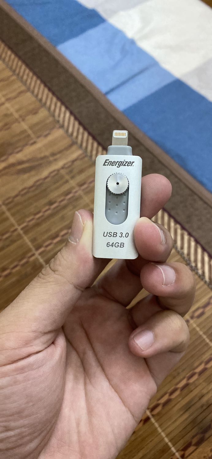 Đóng gói cẩn thận, giao hàng rất nhanh, hàng rất tốt, xài oke chỉ hơi tiếc là ko có phần bảo vệ cho chân cắm usb và cổng lightning nên hơi lo nếu chẳng may rơi hoặc bị đè lên