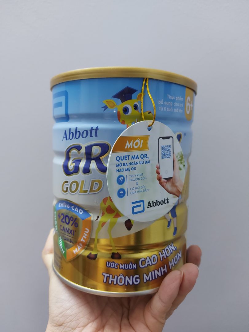 Đóng gói tương đối cẩn thận, hàng còn nguyên seal. Tiki chịu trách nhiệm bán + giao hàng nên cũng tạm yên tâm. Dịch nên đơn hàng giao chậm gần 1 tuần, chuyện này không sao cả. Nhưng shipper lại ko mặc đồng phục của tiki (hình như là của ahamove, có thể là liên kết giao hàng) nên mình thấy hơi lạ.