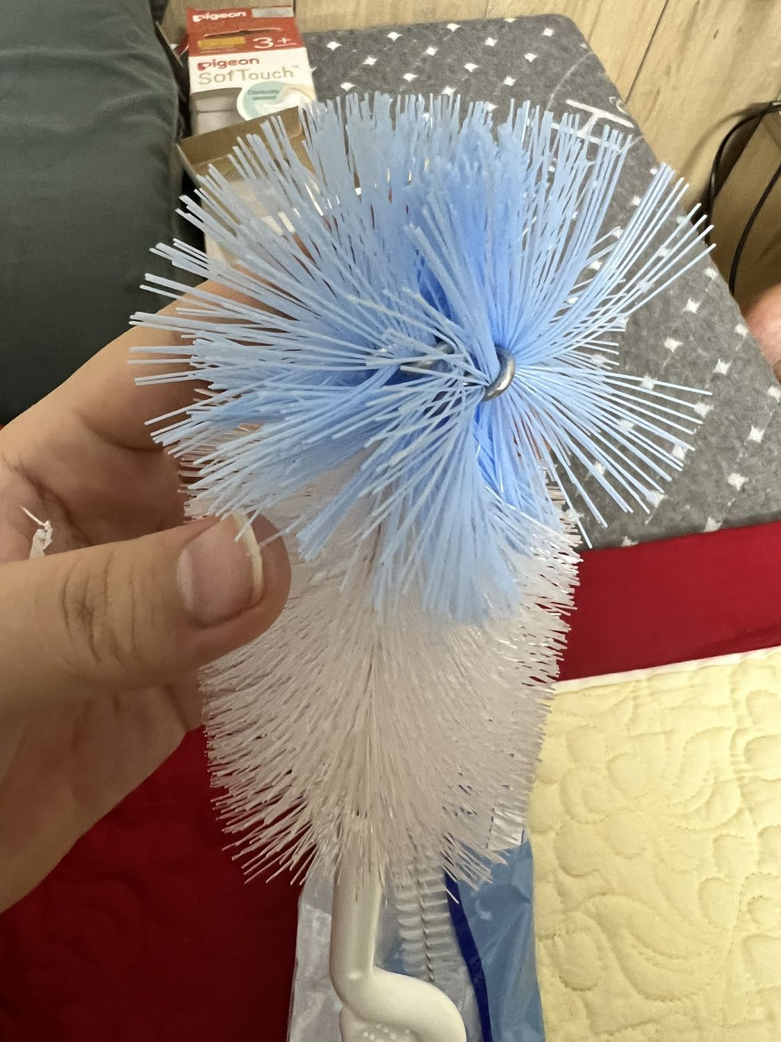 đóng gói sản phẩm cận thận.
hàng giao giống hình.
cây súc cầm chắc chắn