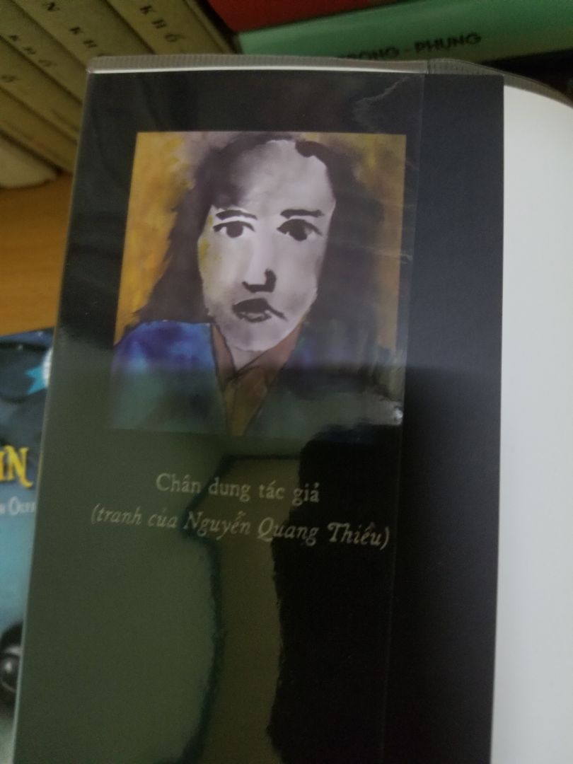 Tình cờ mình đọc được review về quyển sách này, mình đã rất tò mò muốn đọc thử. Và sau khi đọc xong, phải thú nhận rằng mình đã rất ấn tượng về tác phẩm này.
Có thể đây là một trong những cuốn sách hiếm hoi hiện nay dám nói về một thời xưa cũ, về những cải cách, những góc khuất và những phận người. Tùy ở mỗi người mà ta sẽ có sự nhìn nhận khác nhau về sách, nhưng riêng mình thì mình nghĩ đây là một quyển sách hay.