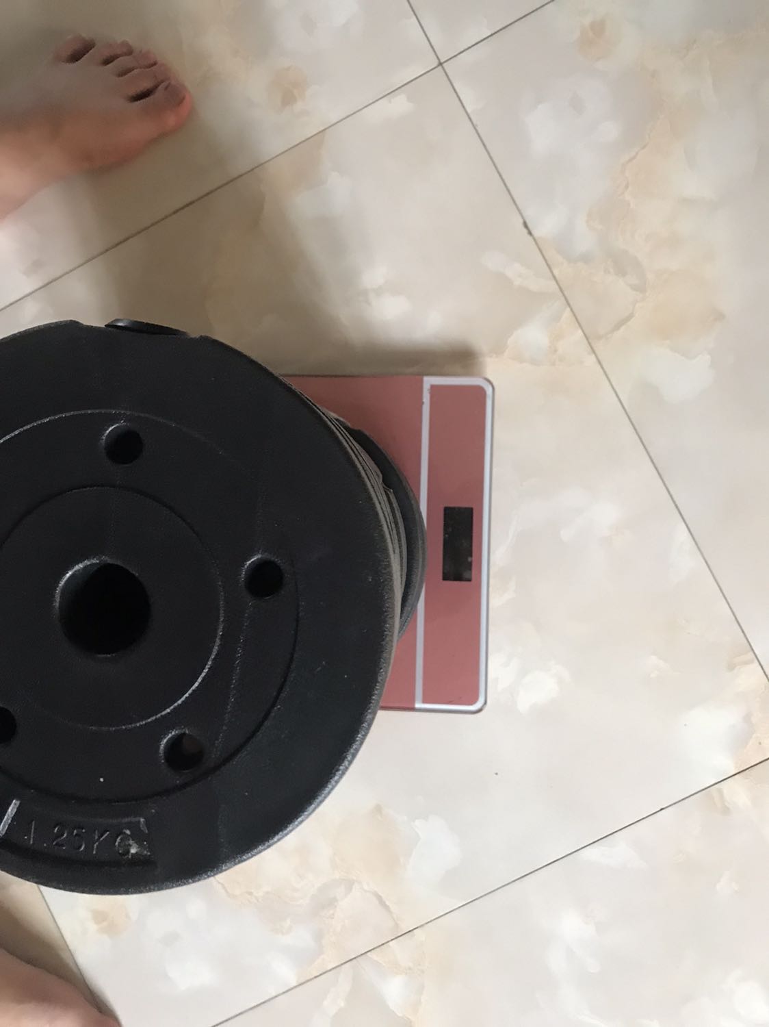 Giao hàng nhanh.
Tạ cân thực tế k đủ 20kg 
Lắp nặng nhất cũng chỉ được 11kg 1 bên, k hơn tạ tay mấy 
Lắp ghép thêm thanh giữa phải dùng cẩn thận không là sẽ gãy ren nhựa.
Tạm ổn.