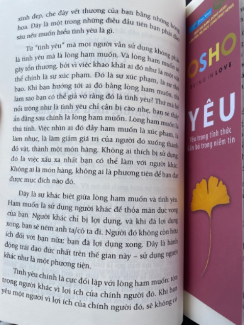 sách hay kinh khủng, mình đã thay đổi nhân sinh quan sau khi đọc xong quyển này luôn, nhất là về tình yêu, thì ra trước giờ yêu lầm bảo sao.. 
 rất thích sách Osho, sẽ mua thêm may quyen con lai cho đủ bộ 💫🌷💖☃️