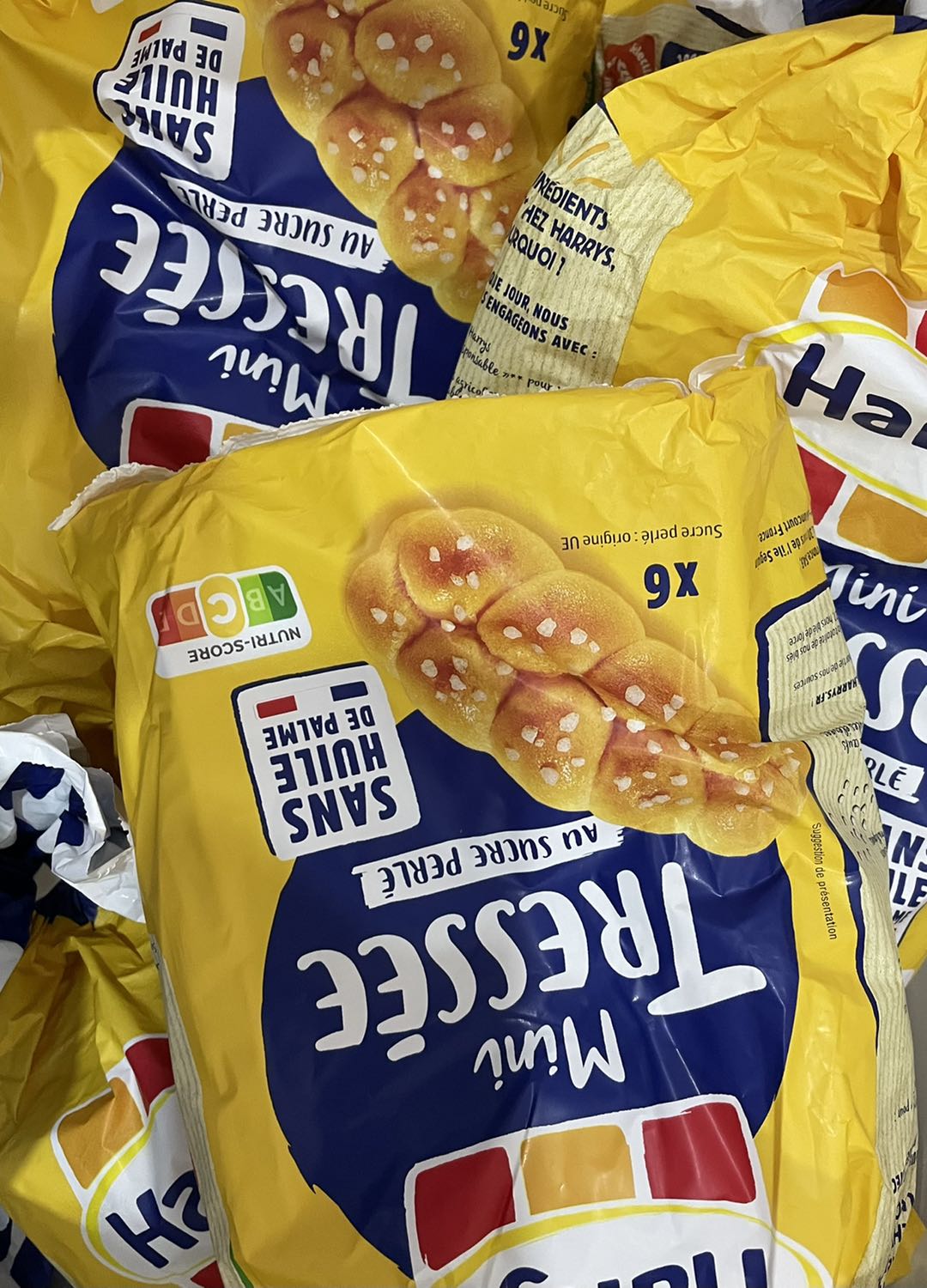 Shop giao hành nhanh . Đóng gói cẩn thận . Bánh ăn ngon . Date xa .