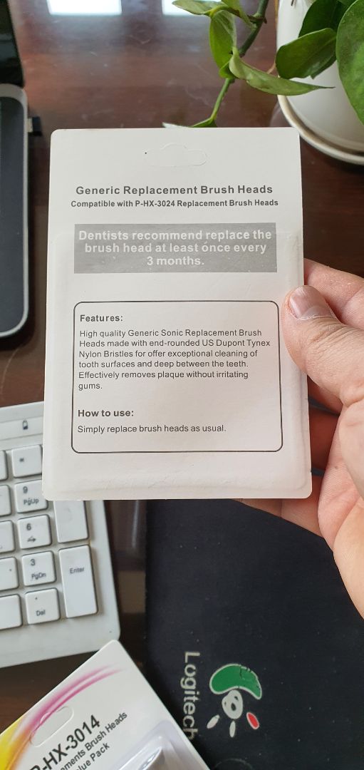 Bộ này gồm 4 đầu cho máy Philips HX-6054. Lắp vào máy đúng luôn. Không ngờ đẹp và chắn chắn đến vậy. Nhà bán uy tín đóng gói cẩn thận. Rất ưng