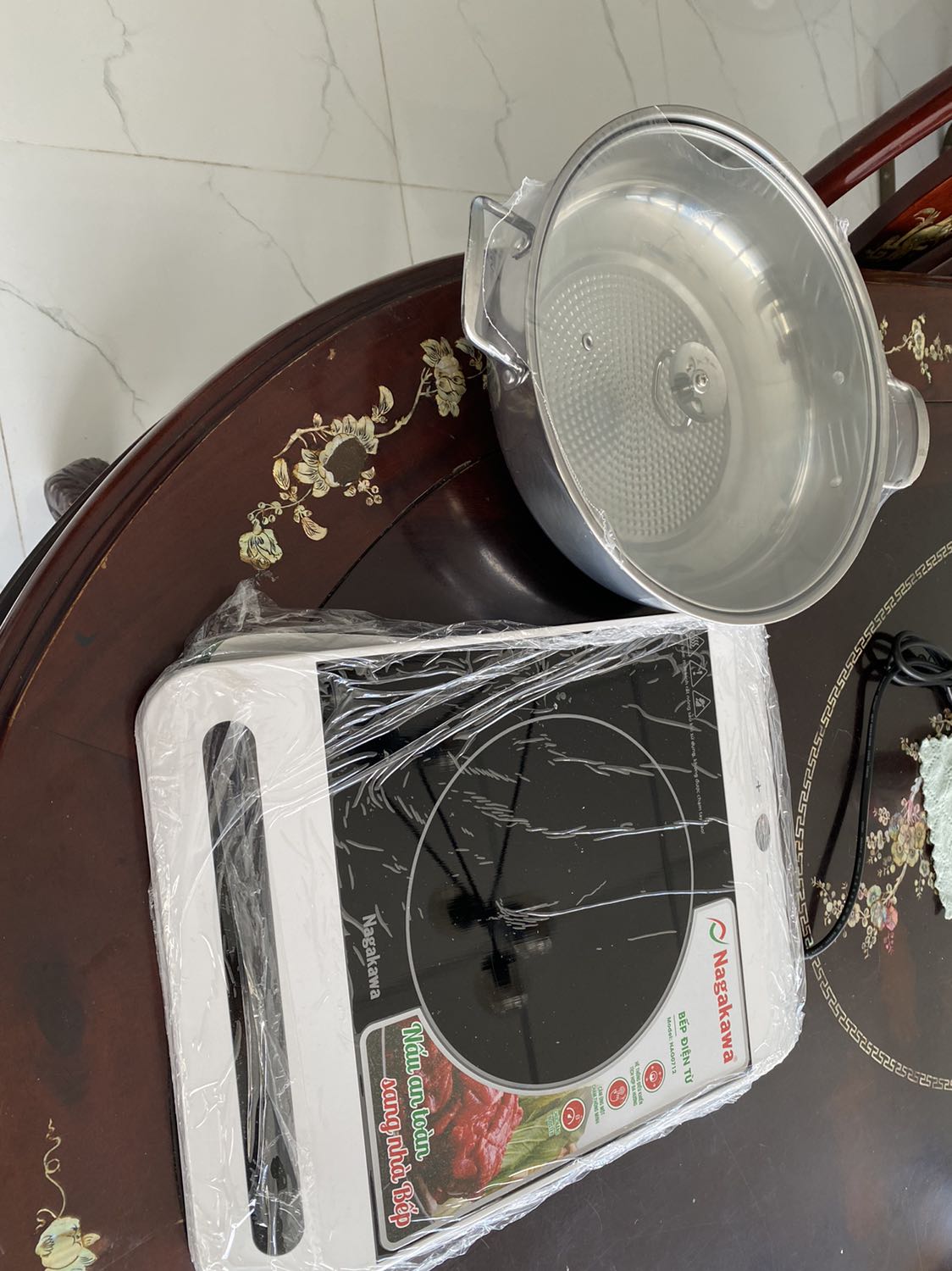 Bếp chuẩn rất đẹp ạ, quạt kêu nhỏ ko ồn. Được tặng cả nồi 😍 đáng tiền ạ. Thanks shop