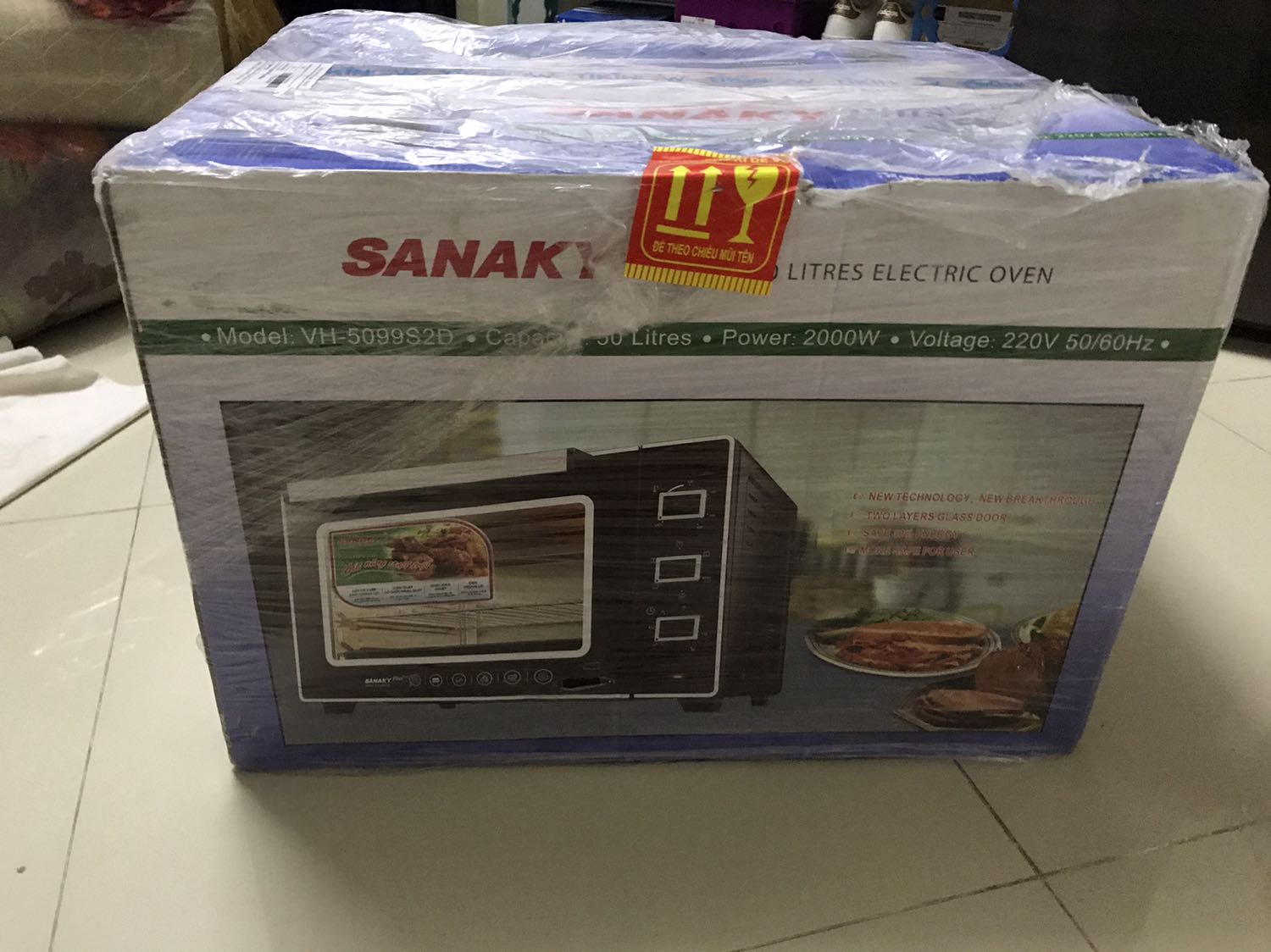 Tiki đóng gói hàng nguyên kiện . Có dán tem hàng dễ vỡ . Chỉ là giao hàng hơi lâu  chút, nhân viên giao hàng phục vụ được. Đã dùng thử và thấy có chênh lệch nhiệt một chút nhưng không sao .mình ít khi đặt hàng giá trị trên tiki nhưng lần đầu tiên khá là ổn