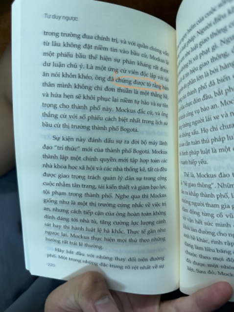 Shop giao hàng tốt, okay

Theo cá nhân mình đánh giá sách 6/10
Mình chỉ thấy một ít chỗ là hay, đáng lưu tâm
còn lại thì viết Nội dung hơi khó khăn cho người đọc, giải thích lòng vòng, ngoài ra còn viết sai chính tả khá nhiều
Đối với mình, là người mới, đang tập tành thói quen đọc sách, thì mình thấy quyển sách này không phù hợp lắm mặc dù đã cố gắng đọc tới 8 phần 10 cuốn sách rồi vẫn thấy khó thấm nội dung.