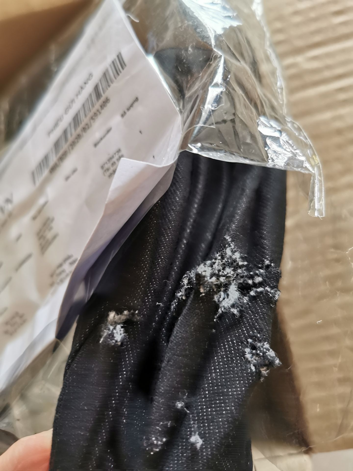 lần trước mua ok giờ mua lại mà giao quần rách cho mình, mới mở ra là thấy bực mình rồi, mình muốn trả lại hàng