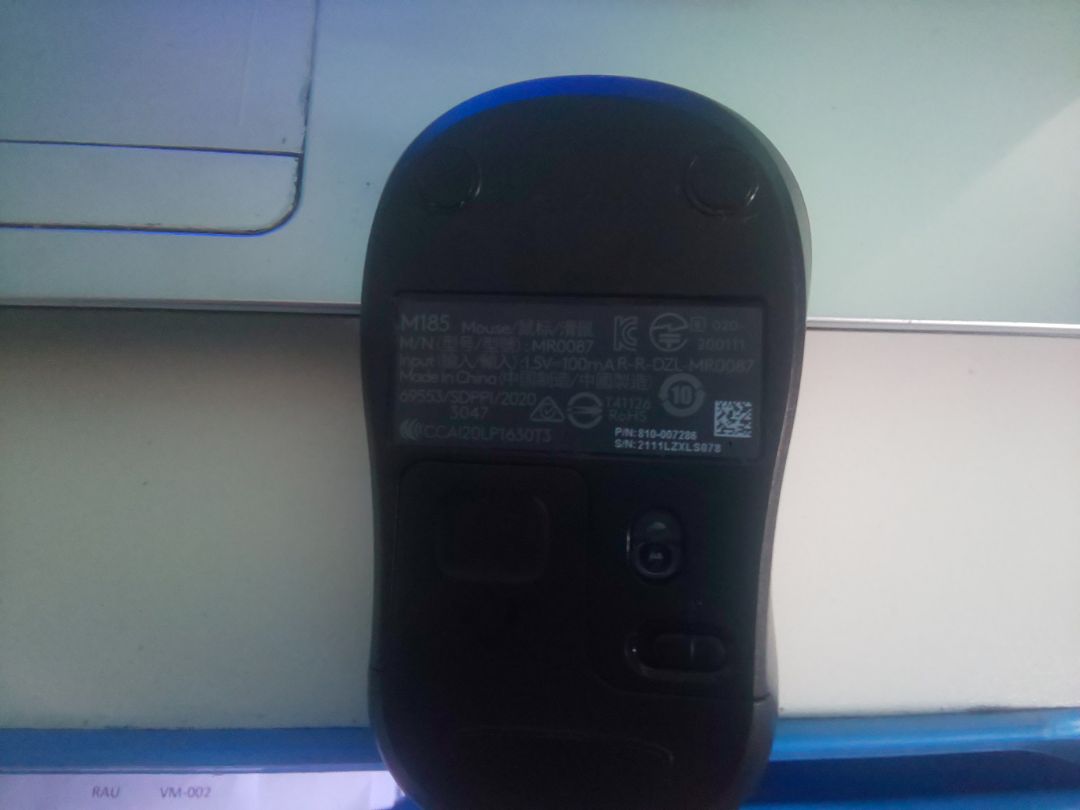 - Điểm +:
• Mẫu mã đẹp; 
• Độ phân giải cao, di chuyển mượt, độ nhạy chuột cao;
- Điểm -:
• Kích thước chuột khá nhỏ gây cảm giác không chắc tay, gây mỏi tay nếu sử dụng thường xuyên