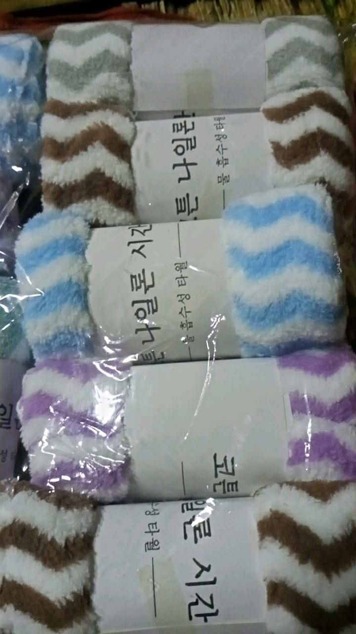 Khăn ok . đủ màu , shop chu đáo , được tặng kèm quà . Rất hài lòng . Sẽ tiếp tục ủng hộ shop !