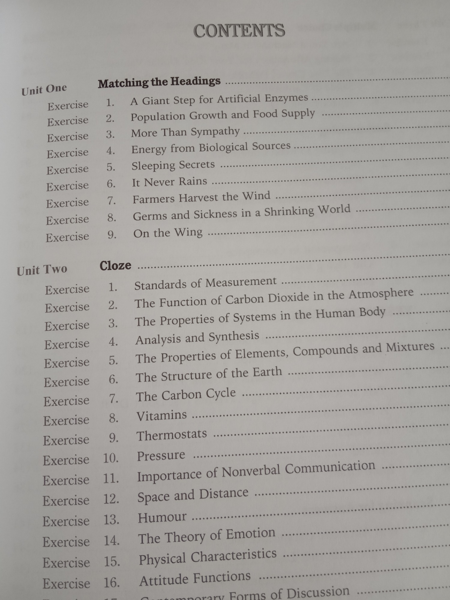 Tiki giao hàng rất nhanh, mình rất bất ngờ luôn, chưa đến 1 ngày sau khi đặt. Còn về chất lượng sách thì tuyệt, sách in rất rõ ràng, sạch sẽ. Về nội dung, mình được recommend cuốn này vì nó luyện cho mình về tất cả các dạng bài trong reading, có rất nhiều bài tập để luyện tập. Nói chung là bản thân mình thấy hữu ích