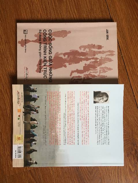 Một cuốn sách rất hay mà mình rất ngưỡng mộ nhóm xuất bản, khi đã biên tập cuốn sách. Tem của NXB Xây dựng nhìn yêu ghê