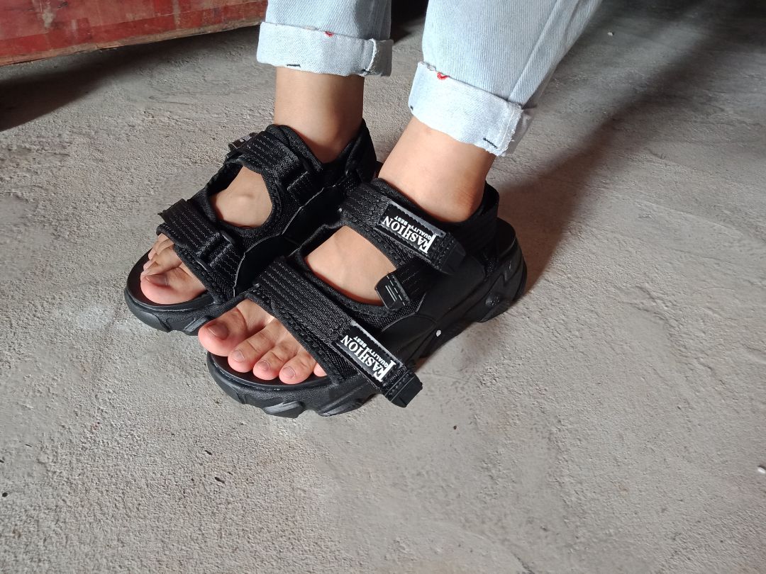 Đẹp mà mình đeo hơi rộng hic