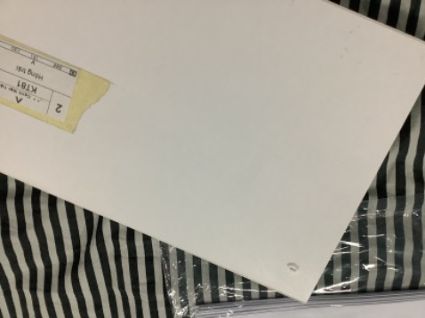 Vận chuyển kiểu gì nứt của người ta 2 miếng . Mọi thứ còn lại thì OK , giao hàng cũng nhanh .