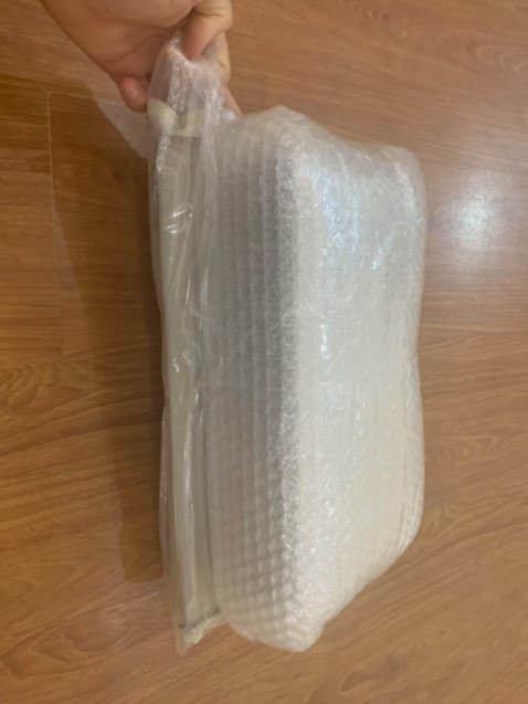 Hàng rất đẹp. Đóng gói siêu siêu kỹ tính, cho shop 10 điểm đonhs gói. Vì mình mua kèm 1 bộ cờ nữa của shop nên đóng 2 sản phẩm rất dày chắc chắn. Mình cứ tưởng hàng không phải của mình lúc nhận. Hahaa. Hộp vải cứng cáp, chắc chắn, nghe bảo đó là hàng thân thiện với môi trường, dùng đúng là thấy thế thật. Màu kem mình mua thử trước. Mấy nữa dùng ok mua màu xám. Trước mắt thấy hài lòng. Dịch vụ tốt, giao nhanh nhazzz