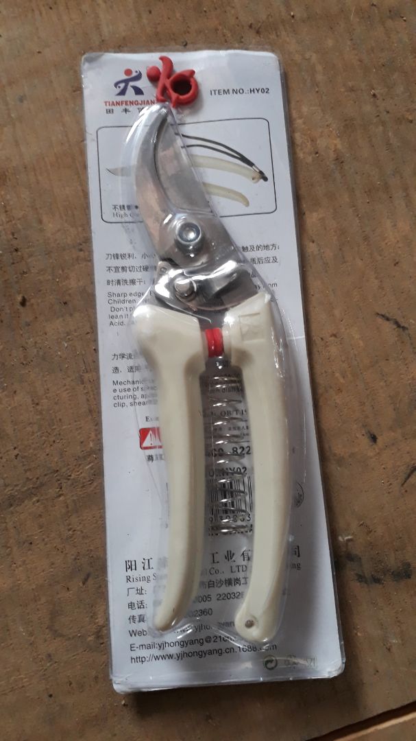 shop gửi kéo sai mẫu so với quảng cáo.kéo gửi là kéo đểu làm ăn *** đảo.tiki ko bảo vệ quyền lợi người mua hàng.