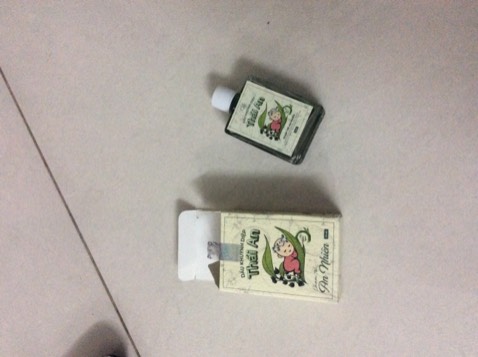 dầu thơm và hơi cay thanh như dầu khuynh diệp ạ, hihi, tốt, sử dụng ổn ạ