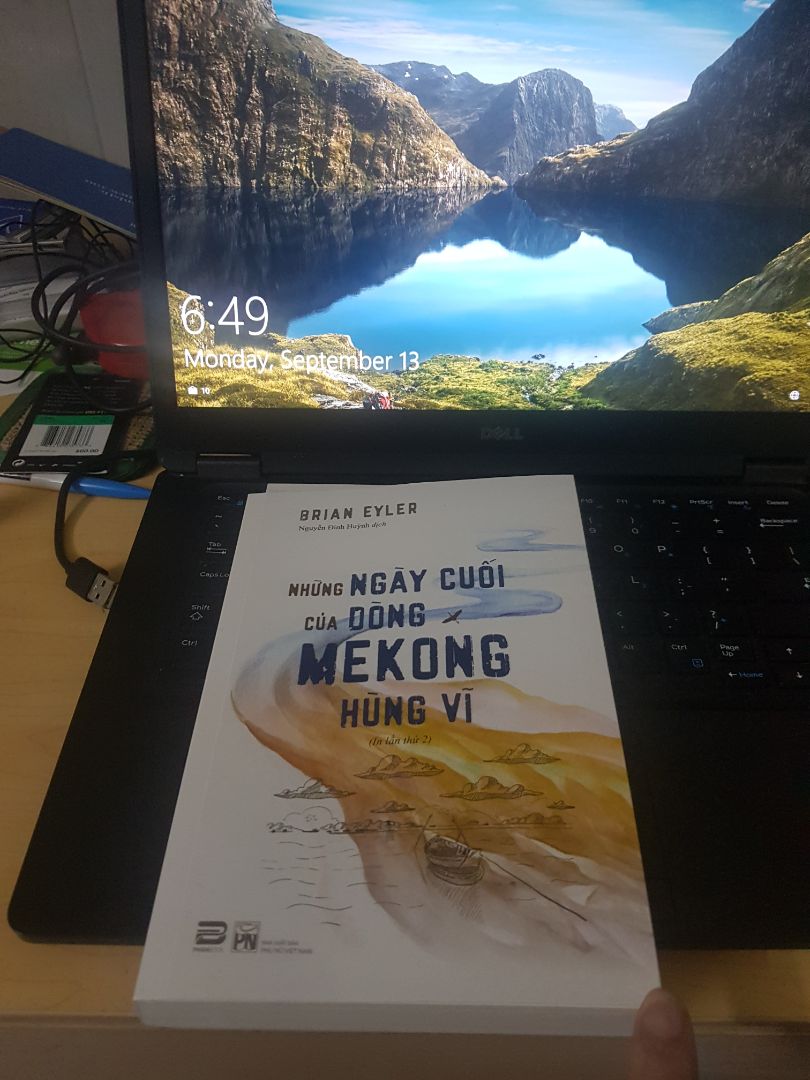 một quyển sách hay của Phan Lệ & Friend về chủ đề địa lý ký sự. Sách mô tả cuộc sống sinh hoạt sinh động của hệ sinh thái đa dạng xung quanh bờ sông Mekong và các chính sách chính trị rối ren của các quốc gia mà Mekong chảy qua. 
Mang tên gọi Cửu Long tại Việt Nam, Mekong cũng đã và đang làm tốt những sứ mệnh của một vị thần.