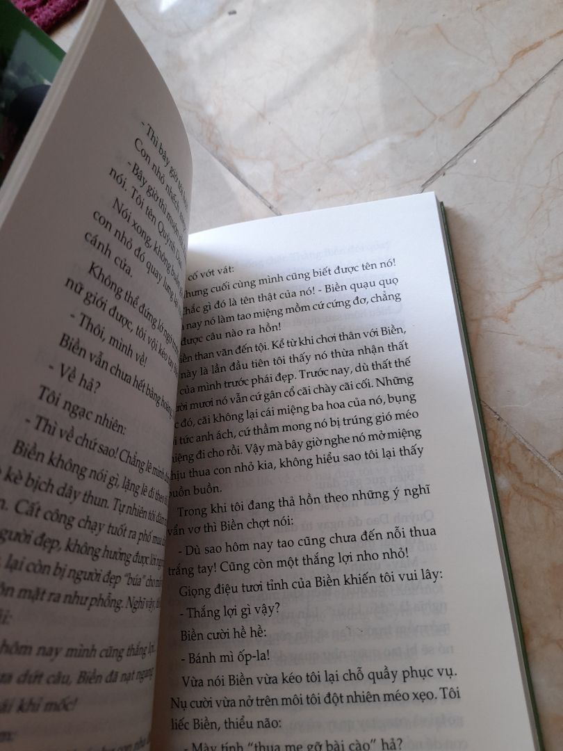 nội dung hay. giấy thơm và mịn. bìa cứng. đóng gói cẩn thận. giá rẻ hơn khi mua bên ngoài. mình mua để tặng nên rất hài lòng. nên mua nha các bạn