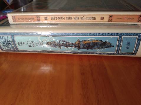 Xinh lắm xinh cực kì. Đọc để hiểu nước mình, yêu nước mình và tự hào về nó nhéee!
-Những cuốn sách tâm huyết và tri thức-